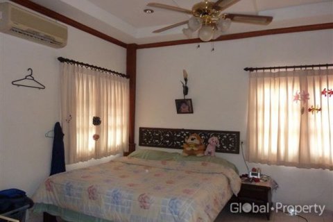 Casa de 3 dormitorios en Pattaya, Tailandia № 118426 - foto 14