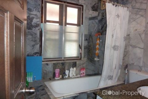Casa de 3 dormitorios en Pattaya, Tailandia № 118426 - foto 12
