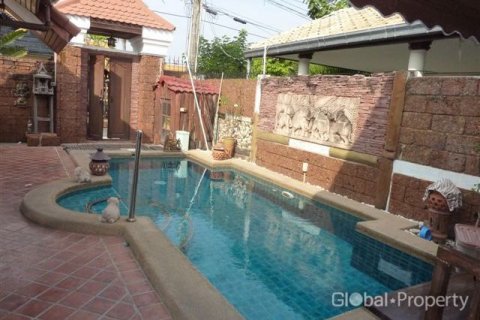Casa de 3 dormitorios en Pattaya, Tailandia № 118426 - foto 2