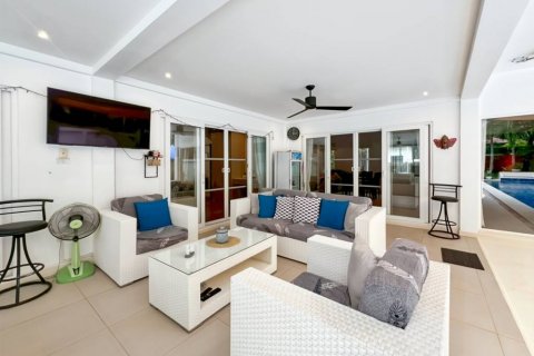 Chalet de 4 dormitorios en Hua Hin, Tailandia № 135300 - foto 9
