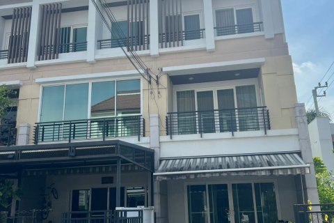 Townhouse in Lat Phrao, Bangkok, Thailand 3 bedrooms № 148734