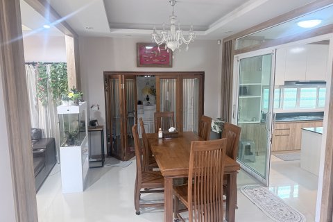 Casa de 5 dormitorios en Hang Dong, Tailandia № 163166 - foto 13