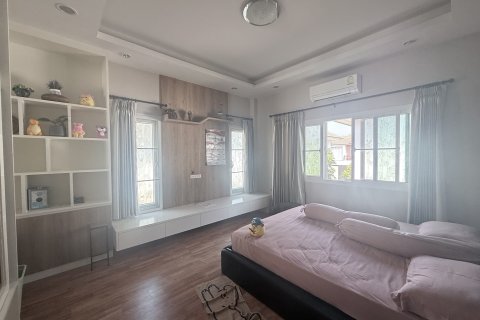 Casa de 5 dormitorios en Hang Dong, Tailandia № 163166 - foto 3