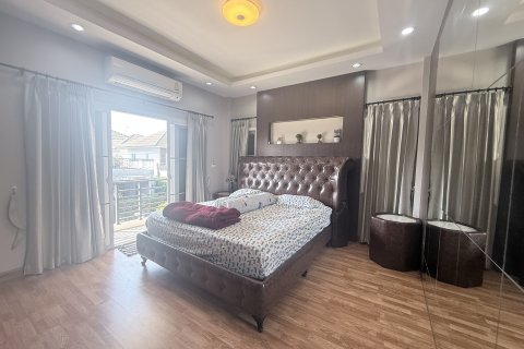Casa de 5 dormitorios en Hang Dong, Tailandia № 163166 - foto 9