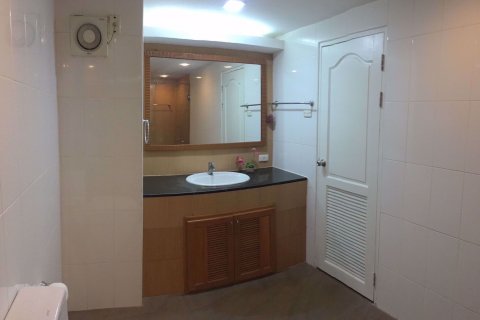 Condominio de 3 dormitorios en Din Daeng, Bangkok, Tailandia № 67395 - foto 10