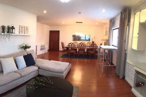 Condominio de 3 dormitorios en Din Daeng, Bangkok, Tailandia № 67395 - foto 2