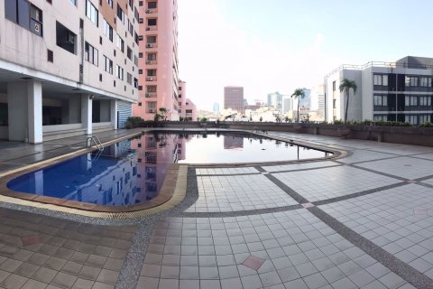 Condominio de 3 dormitorios en Din Daeng, Bangkok, Tailandia № 67395 - foto 12