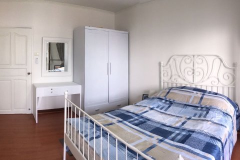 Condominio de 3 dormitorios en Din Daeng, Bangkok, Tailandia № 67395 - foto 8