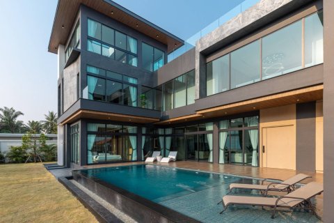 Casa de 6 dormitorios en Pattaya, Tailandia № 180569 - foto 2