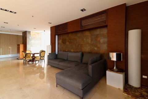 Ático de 4 dormitorios en Bangkok, Tailandia № 180572 - foto 22