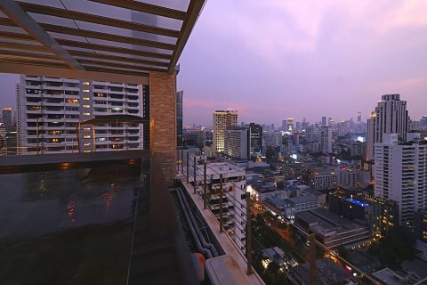 Ático de 4 dormitorios en Bangkok, Tailandia № 180572 - foto 19