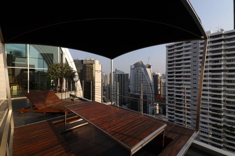 Ático de 4 dormitorios en Bangkok, Tailandia № 180572 - foto 15