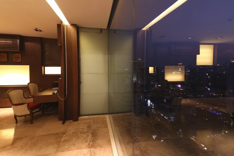 Ático de 4 dormitorios en Bangkok, Tailandia № 180572 - foto 26