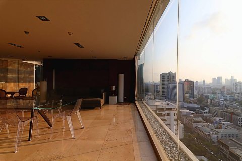 Ático de 4 dormitorios en Bangkok, Tailandia № 180572 - foto 12