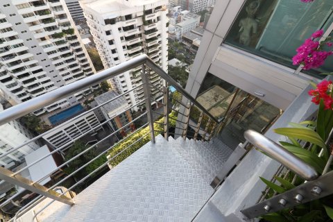 Ático de 4 dormitorios en Bangkok, Tailandia № 180572 - foto 16