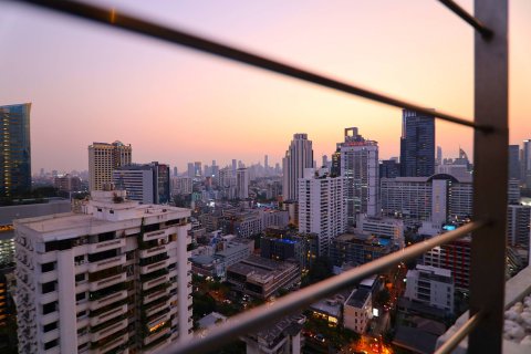 Ático de 4 dormitorios en Bangkok, Tailandia № 180572 - foto 18