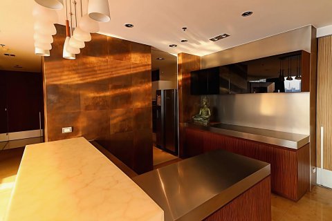 Ático de 4 dormitorios en Bangkok, Tailandia № 180572 - foto 10