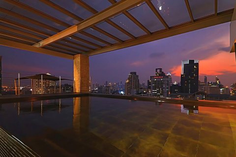 Ático de 4 dormitorios en Bangkok, Tailandia № 180572 - foto 3