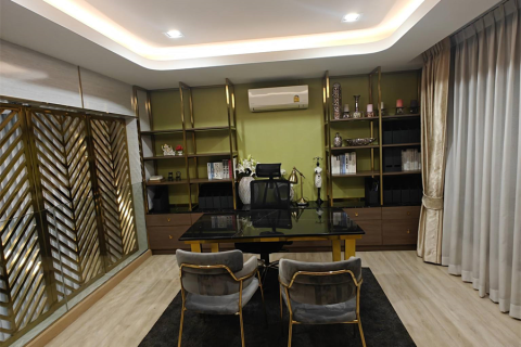 Townhouse à Bangkok, Thaïlande 4 chambres № 190469