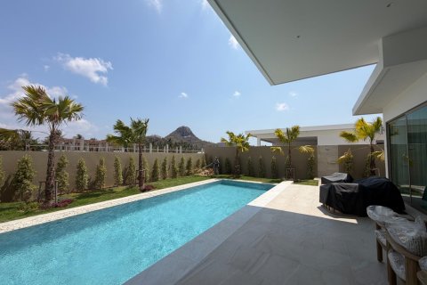 Chalet de 6 dormitorios en Hua Hin, Tailandia № 169729 - foto 17