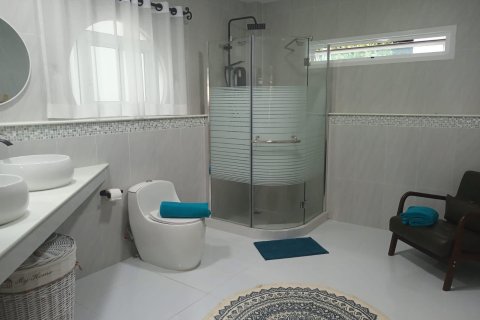Villa in Pattaya, Thailand 4 bedrooms № 159894 - photo 11