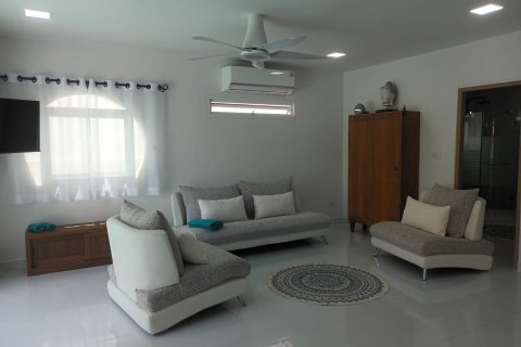 Villa in Pattaya, Thailand 4 bedrooms № 159894 - photo 8