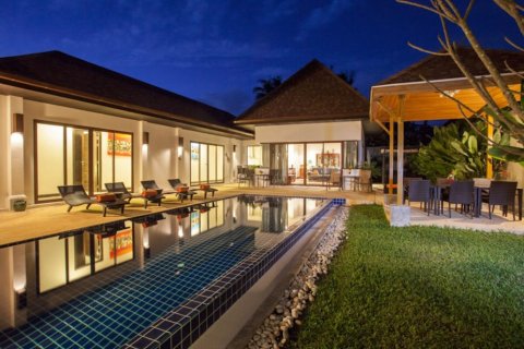 Chalet de 4 dormitorios en Pattaya, Tailandia № 159896 - foto 3