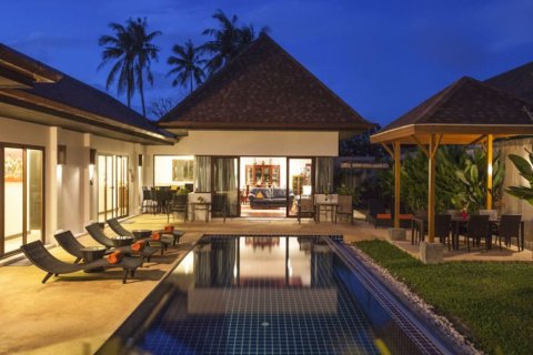 Chalet de 4 dormitorios en Pattaya, Tailandia № 159896 - foto 4