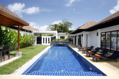 Chalet de 4 dormitorios en Pattaya, Tailandia № 159896 - foto 2