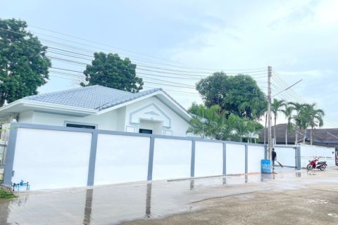 Casa de 4 dormitorios en Pattaya, Tailandia № 157771 - foto 4