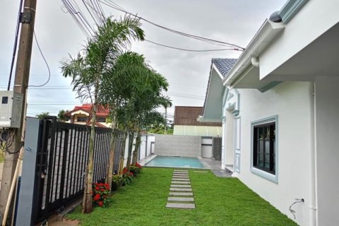 Casa de 4 dormitorios en Pattaya, Tailandia № 157771 - foto 6