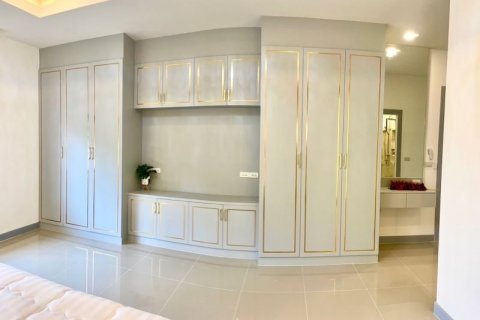 Casa de 4 dormitorios en Pattaya, Tailandia № 157771 - foto 15