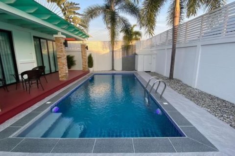 Casa de 3 dormitorios en Pattaya, Tailandia № 157773 - foto 2