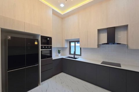 Casa de 3 dormitorios en Pattaya, Tailandia № 157777 - foto 10
