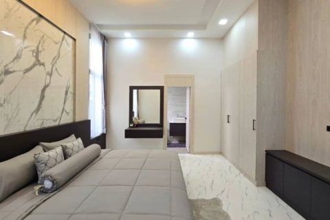 Casa de 3 dormitorios en Pattaya, Tailandia № 157777 - foto 17