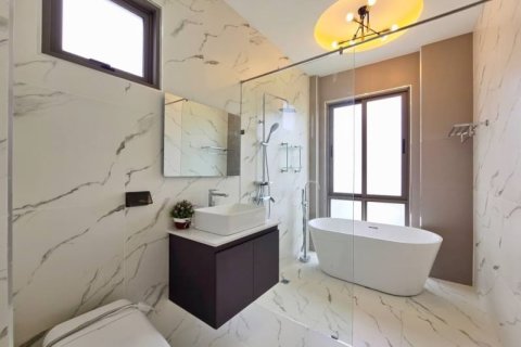 Casa de 3 dormitorios en Pattaya, Tailandia № 157777 - foto 12