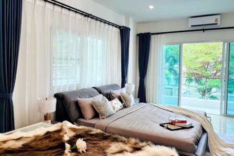 Casa de 3 dormitorios en Pattaya, Tailandia № 157775 - foto 4