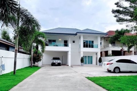 Casa de 3 dormitorios en Pattaya, Tailandia № 157775
