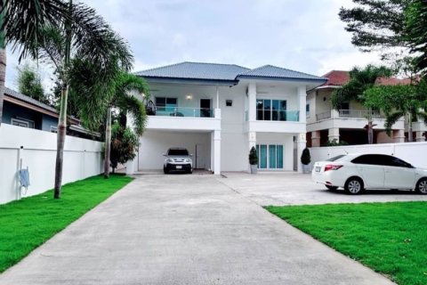 Casa de 3 dormitorios en Pattaya, Tailandia № 157775 - foto 11