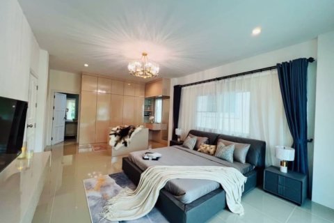 Casa de 3 dormitorios en Pattaya, Tailandia № 157775 - foto 2