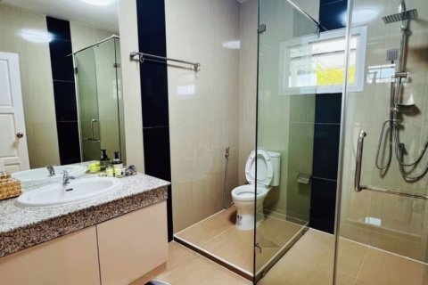 Casa de 3 dormitorios en Pattaya, Tailandia № 157775 - foto 15