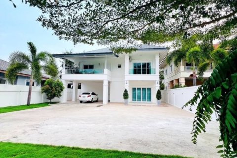 Casa de 3 dormitorios en Pattaya, Tailandia № 157775 - foto 12