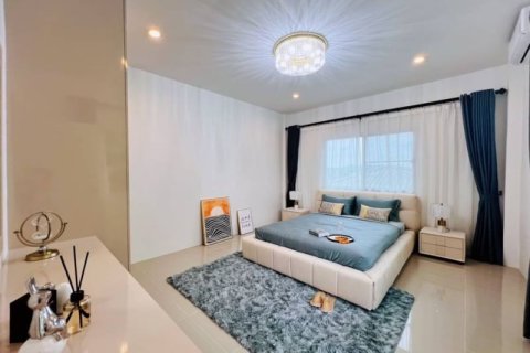 Casa de 3 dormitorios en Pattaya, Tailandia № 157775 - foto 16
