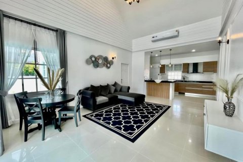 Casa de 3 dormitorios en Pattaya, Tailandia № 157774 - foto 11