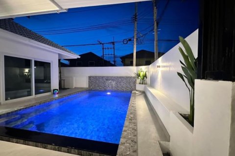 Casa de 4 dormitorios en Pattaya, Tailandia № 157772 - foto 5