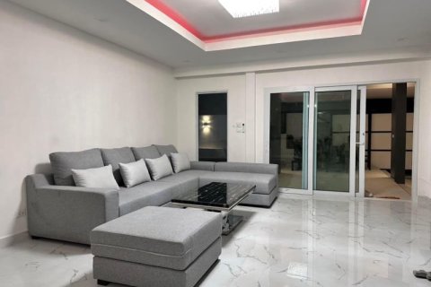 Casa de 4 dormitorios en Pattaya, Tailandia № 157772 - foto 2
