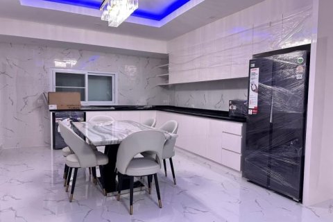 Casa de 4 dormitorios en Pattaya, Tailandia № 157772 - foto 3