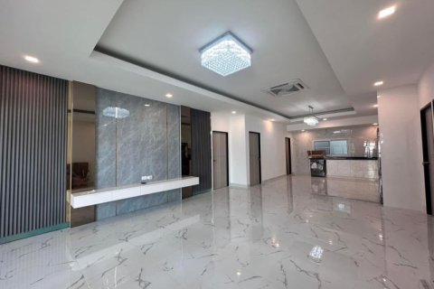 Casa de 4 dormitorios en Pattaya, Tailandia № 157772 - foto 8
