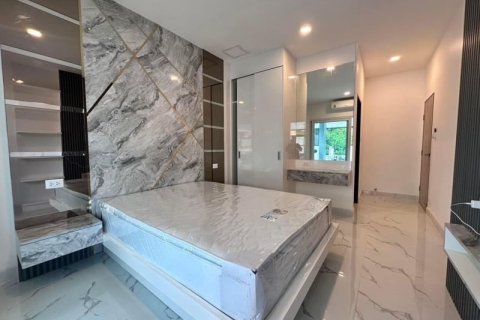 Casa de 4 dormitorios en Pattaya, Tailandia № 157772 - foto 10