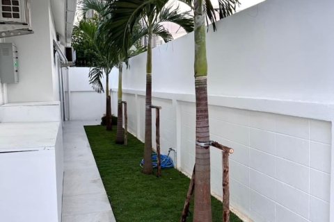 Casa de 4 dormitorios en Pattaya, Tailandia № 157772 - foto 11